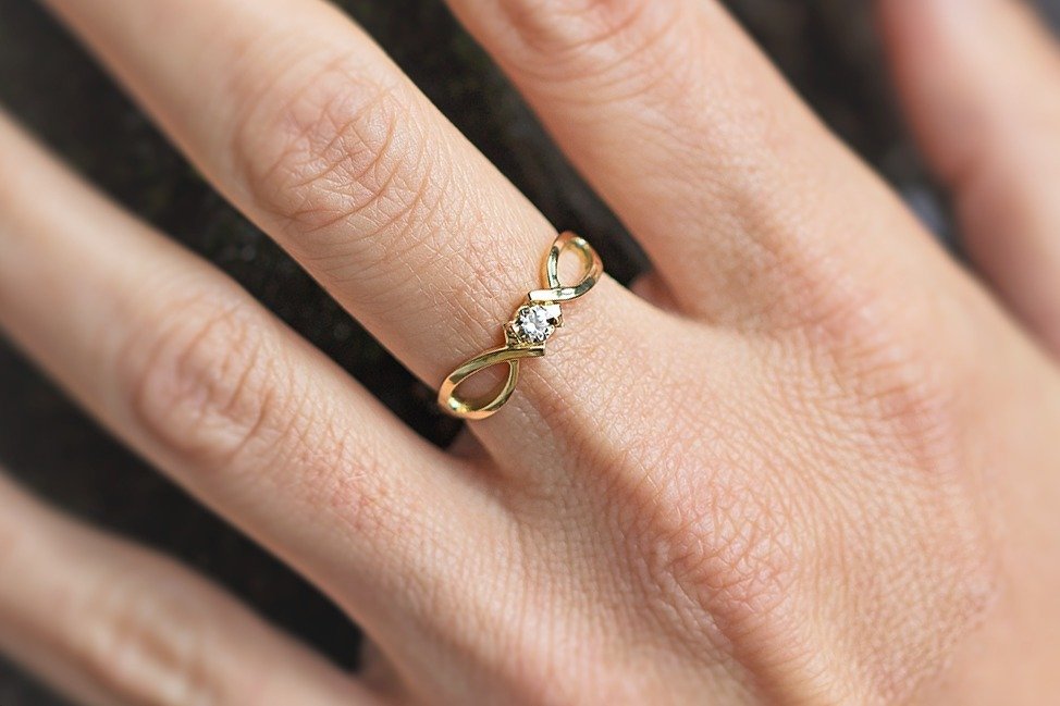 18k Ring Yellow Gold for Womens with Diamond Jewelry Relationship and Wedding - Zalupe