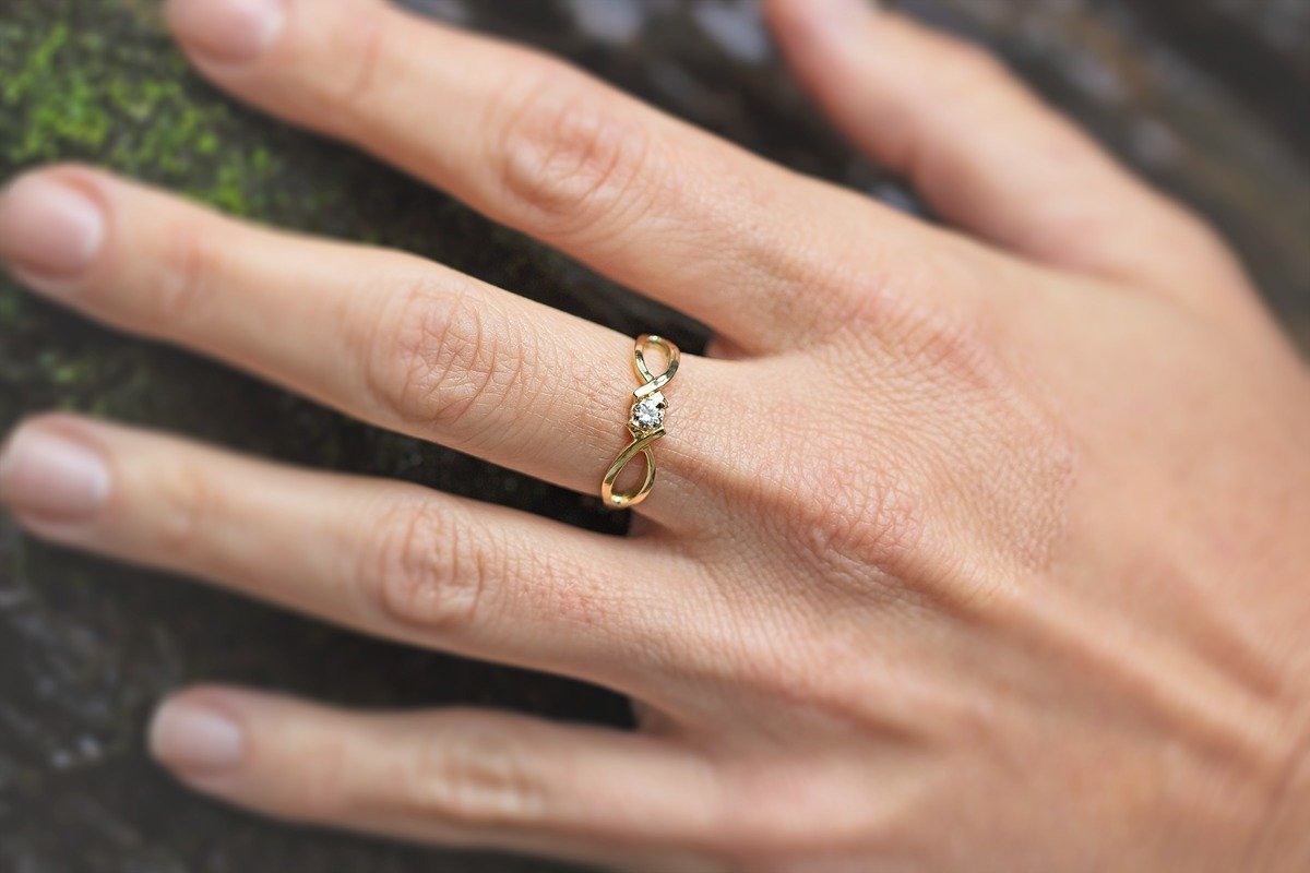 18k Ring Yellow Gold for Womens with Diamond Jewelry Relationship and Wedding - Zalupe
