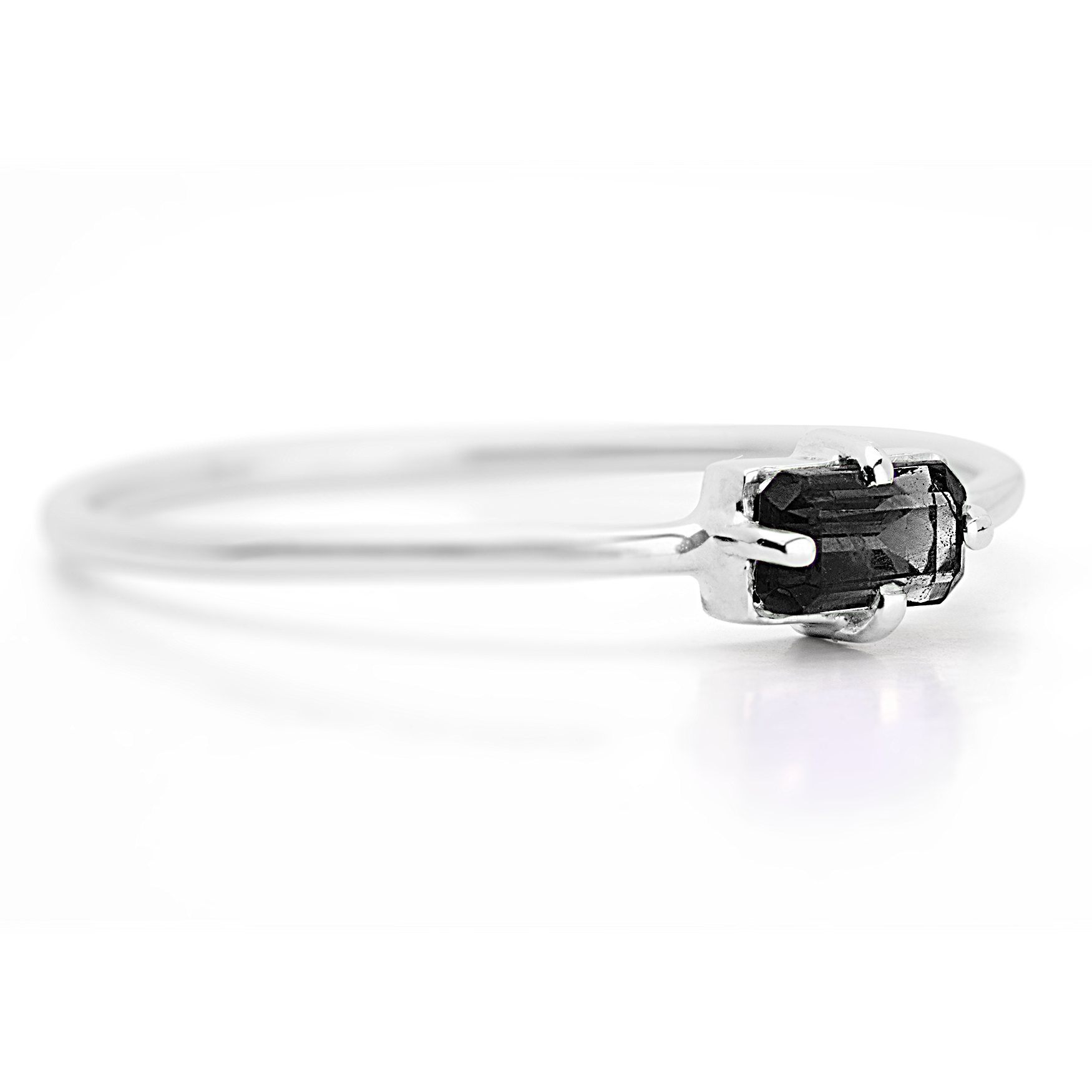 18k Female White Ring Black Agata Stone Sideboard Power Jewelry Luxury - Zalupe