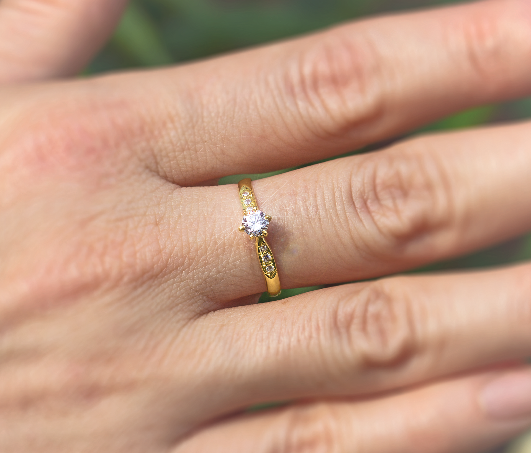 18k Yellow Gold Ring for Womens with Diamonds Solitary Marriage Engagement - Zalupe