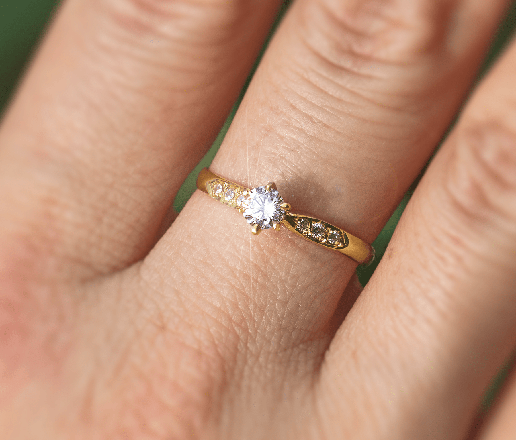 18k Yellow Gold Ring for Womens with Diamonds Solitary Marriage Engagement - Zalupe