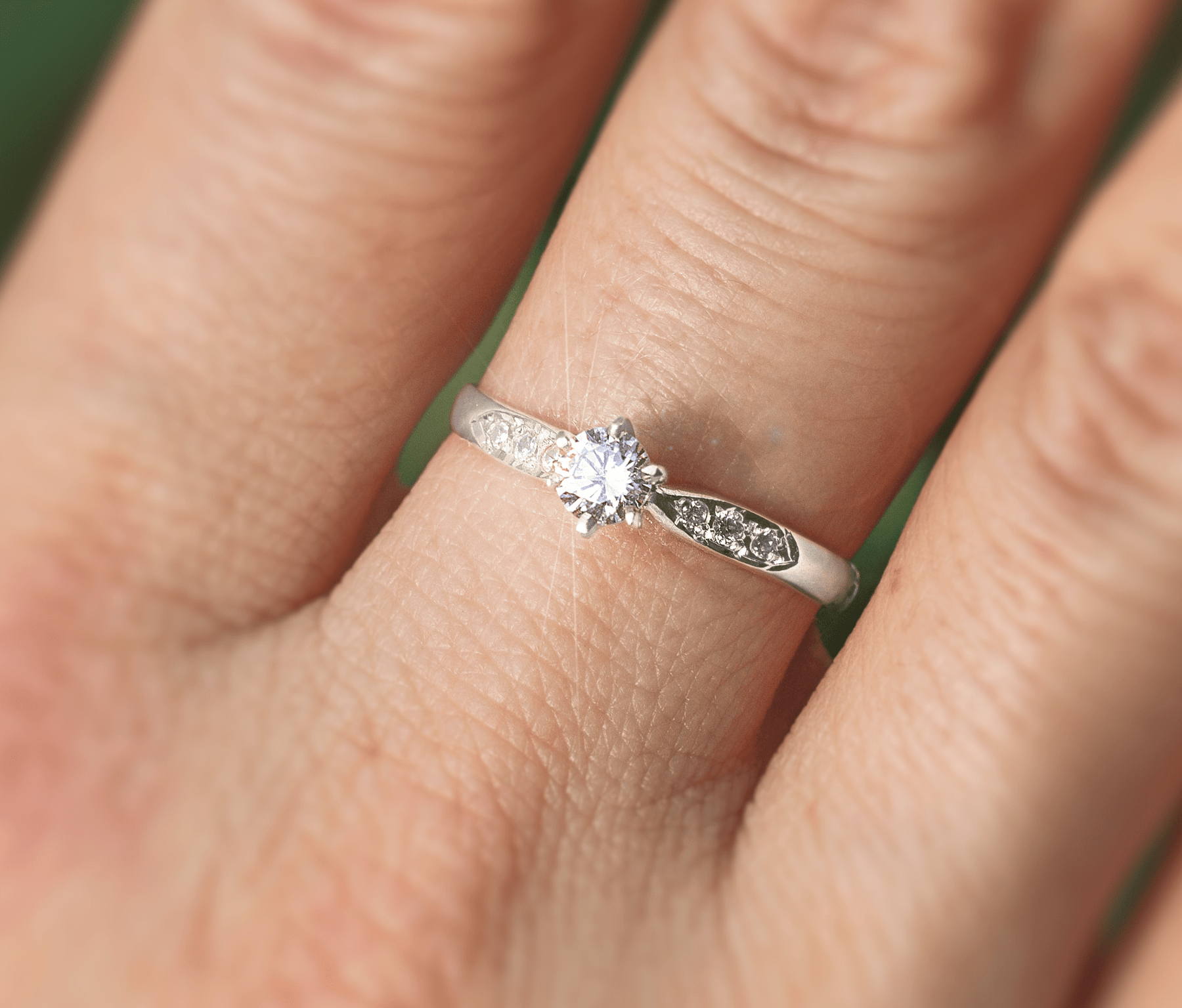 18k White Gold Ring for Womens with Diamonds Solitary Marriage Engagement - Zalupe