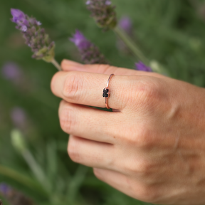 18k Female Rose Ring Black Agata Stone Sideboard Power Jewelry Luxury - Zalupe