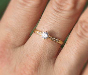 18k Yellow Gold Ring for Womens with Diamonds Solitary Marriage Engagement - Zalupe